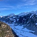 Blick ins schattige Muotatal
