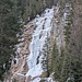 Petite cascade en bord de piste - avec le foehn ses jours semblent comptés