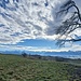 Beim Weiler Hofstetten, vor uns diie Alpen.