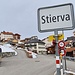 <b>Il villaggio di Stierva, Stürva in tedesco, si raggiunge in 6,6 km da Tiefencastel, sul versante orografico sinistro della valle. La strada è molto più ampia di quanto mi aspettassi: si possono incrociare le auto ovunque.<br />Il parcheggio, poco sotto la fermata dell’Autopostale, dispone di otto stalli, gratuiti. </b><br />