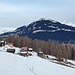 <b>Man mano mi alzo di quota la copertura nevosa aumenta e la qualità della neve migliora. Trovo tracce sia di sciatori che di ciaspolatori.</b>