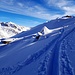 Aufstieg im Schlussstück mit langer Querung unter dem fesligen Winterhorngipfel. Das Gelände ist felsdurchsetzt und nicht immer ganz einfach - bei diesen Bedingungen aber problemlos.