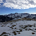 Wenig Schnee auch auf dem abgeblasenen Fuchses Schwyberg: im SE von rechts u.a. Dent Blanche, Chällihorn, Euschelsflue, Kaiseregggruppe, Schafarnisch, Mönch, Eiger, Schibe und Märe