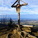 Memento mori: Tiefblick von der Chrützflue nach Giffers und Fribourg, über dem Seeland in den Wolken der Neuenburger und Berner Jura
