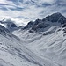 Links Piz Julier (in Wolken), rechts Piz Bever