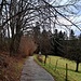 Schließlich verließen wir das Örtchen dort, wo Keplerstraße, Burghaldenweg und Hopfweg zusammentreffen. Ein schöner Pfad führt von hier aus hinunter zum Wald.