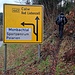 Im Frühjahr 1920 wurde eine junge Frau in die Nervenheilanstalt in Berlin-Dalldorf (heute Wittenau, Bezirk Reinickendorf) eingewiesen. Sie hatte versucht, Selbstmord zu begehen, indem sie von der Bendlerstraßenbrücke in den Landwehrkanal gesprungen war. Da sie keine Papiere bei sich hatte und sich weigerte, sich auszuweisen, wurde sie als Fräulein Unbekannt geführt. <br />Jahre später wurde sie als Zarentochter Anastasia berühmt - aber ob sie das wirklich war? Wir waren ihr auf der Spur. Start unserer Spurensuche: Hinter diesem Schild im Nagoldtal.