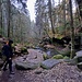 Hier bildet sich eine Felsschlucht heraus.