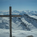 Gipfelkreuz mit Blick zu den Walliser 4000-er