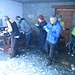 Anche se fa freddo e c’è fumo, si mangia con appetito.