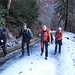 Intorno ai 900 m cominciamo a trovare neve, e dobbiamo sempre stare attenti al ghiaccio. Qui vediamo anche alcune impronte di cervo. 