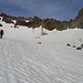 Auf dem Gletscher biegen wir bald nach rechts ab in das Kar zur Wildgratscharte