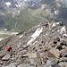 Der Abstieg durch die Südflanke des Schrankogel ist merklich steiler, allerdings ebenfalls gut markiert und ohne nennenswerte Schwierigkeiten