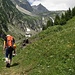 Der Hüttenaufstieg führt hinein in das Hochtal des Val Punteglias