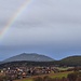 Ein Regenbogen über dem Hohen Bogen, an dessen Fuß wir untergebracht waren.