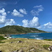 Unterwegs auf der Îlet Pinel - Ausblick an der höchsten Stelle, u. a. auf den Norden von St. Martin mit Grandes Cayes und Eastern Point. Hinten ist Anguilla zu erahnen.