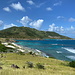 Unterwegs auf der Îlet Pinel - Blick über den schönen Nordstrand nach St. Martin (Grandes Cayes, Eastern Point, ...). Um zum Strand zu gelangen, muss man sich eine schmale Schneise durch die Büsche suchen (links).