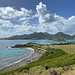 Unterwegs auf der Îlet Pinel - Ausblick nahe der höchsten Stelle über den Südoststrand nach St. Martin.