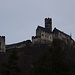 Düster: Hrad Bezděz (Burg Bösig)<br />Die Burg Bösig wurde ab 1264 als Königsburg für Ottokar II. Přemysl errichtet und war lange Zeit baulich unverändert. Erst um 1620 wurden von Wallenstein größere Umbauten und Ergänzungen veranlasst.