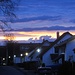 Morgenstimmung in Moosheim II - Lichterkette und Licht am Horizont