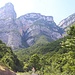 Mit so einem Ausblick ist auch eine Wanderung auf der Straße halb so schlimm.