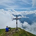 Rossstock Gipfelkreuz. Immerhin ein bisschen Aussicht nach Süden, auf die Urner Seite.