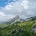 Und zurück beim Spilauerbähnli. Leider war der Andrang auf die Talfahrt riesig und ich musste mit leerem Handyakku noch eine Stunde Wartezeit überbrücken. In diesem Moment kam dann auch so richtig die Sonne raus, sodass ich mir noch einen Sonnenbrand einhandelte. Vorher war die "Sonnenezeit" zusammengezählt kaum eine halbe Stunde, sodass ich auch mit Sonnenspray gegeizt hatte. Wer nicht hören will...