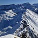 Geschafft in mehrerer Hinsicht...Blick vom Giferspitz nach S über die beiden Verbindungsgrate zurück zum Louwenehore, darüber am Horizont von rechts u.a. Gältehore, Wildhorn und Schnidehore, links dahinter ganz "klein" Dent Blanche, Matterhorn, Obergabelhorn, Zinalrothorn, Momingspitzen und Schalihorn
