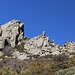 unterhalb der Felsen schräg aufwärts