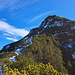 Blick zurück auf den steilen Abstieg vom westlichen Vorgipfel. 