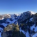 Ausblick vom Niederhorn übers Justistal zu Sichle und unserem Gipfelziel ...