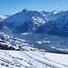 Tiefblick nach Oberhasli und Meiringen im Haslital mit den wilden Bergen des Berner Oberlands.