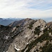 Links aussen die "Grosse Nase", in der Mitte die "Zentrale Platte", über welche ebenso - mit einem alpinen Schlussaufstieg (T5 II) - der Gipfel des Mattstock erreicht werden kann