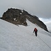 Der Gletscher steilt zum Schluss merklich auf (ca. 45°) und eine gute Firnauflage ist da in jedem Fall hilfreich..