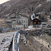 Ankunft auf Hüetegga: die Hotelruine mit Blick talauswärts zum Bietschhorn hat wohl auch schon blühendere Zeiten erlebt...