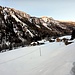 La strada (chiusa in inverno) per l'Alpe Pradasca è battuta dal gatto delle nevi e dalle motoslitte