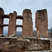 1536 kauften die Grafen von Löwenstein die Ruine. 1560 zerstörte ein Blitz die Reste vollständig. Daraufhin mussten die Löwensteiner ordentlich Geld aufbringen, um Ramberg als Wohnburg wieder aufzubauen. Aus dieser Zeit stammen die markanten, ungewöhnlich großen Fensterbögen in der Seitenwand der Kernburg. In einer mittelalterlichen Wehranlage hätten die keinen Sinn ergeben.