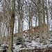 Nördlich dieses Passes steht die eindrucksvolle Ruine der Felsenburg Meistersel.