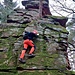 Der Normalweg an der Bergseite (ohne Seil und mit Wanderschuhen möglich) ist eine I.