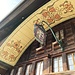 stattliches Gasthaus Kreuz, mit bemerkenswerter Ründi und Schild