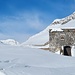 <b>Diga in Val Cadlimo (2228 m).<br />Una parte dell’acqua del Reno di Medel viene captata e tramite una condotta sotterranea viene trasportata in Val Piora, dove alimenterà il torrente Murinascia Grande e più avanti il Lago Ritóm. </b>