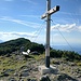 Aber ein paar Meter steht ein Kreuz, am "Ostgipfel" wenn man so will