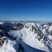 Toller Blick auf den Bschießer und das steile Kar, im Hintergrund sieht man das Illertal unter der Nebeldecke.