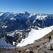 Beim Abstieg mit Blick auf den Großen Daumen haben einige die Skier geschultert...