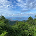 Pic Paradis - Blick vom westlichen Aussichtpunkt auf französisches Terrain. Zu sehen sind u. a. Marigot und Fort Louis.