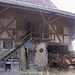 Der Scheunenteil mit uraltem Ladewagen