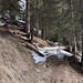 Zuerst folgte ich den Sommer-Wanderweg hoch in Richtung Foppa und Lai da Vons. Es lag stellenweise etwas Schnee und Eis auf dem Wanderweg, aber es war gut machbar dort hochzusteigen.