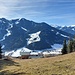 Der Kienschwendhof ist das höchste Gehöft oberhalb von Wildenbach; nur auf der hier sichtbaren Wiese oberhalb des Gehöftes ist kurzzeitig kein Steig vorhanden.