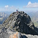 Blick vom Nordostgipfel zum Hauptgipfel (Übergang eher T6 als T5, sehr ausgesetzt, brüchig).
