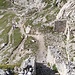 La strada per salire al Dente Italiano. Sotto, nella roccia, una galleria collega il Dente Italiano alla Cima Palon.